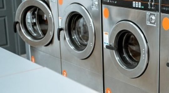 what are the key factors to consider when selecting a supplier for commercial laundry equipment?